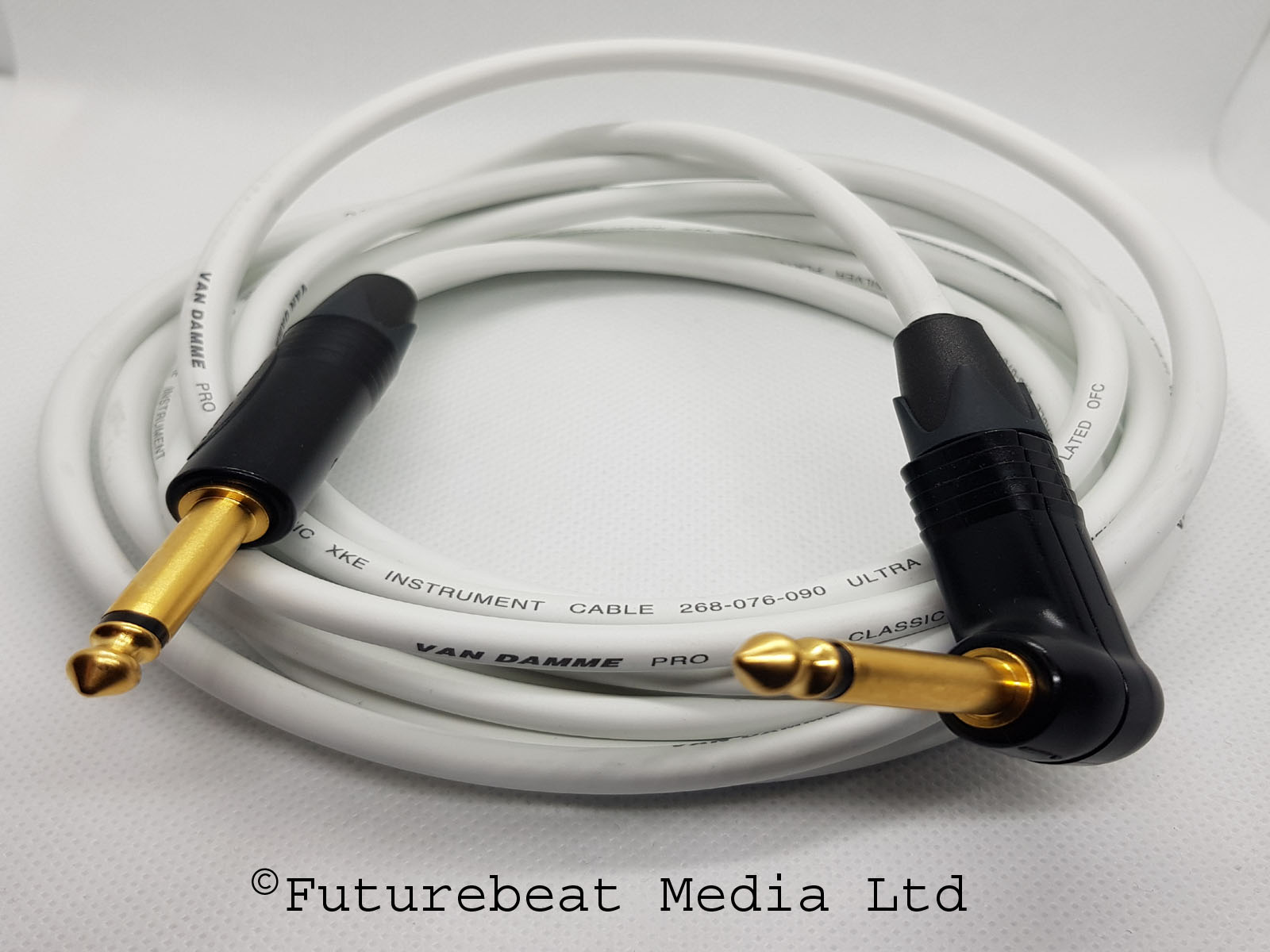 thumbnail interactive-video image 1 of Van Damme Neutrik 3m Purple Guitar Lead Cable – Straight To Right Angle 1/4" Jack, Gold Plated, UK Made 1 of 4